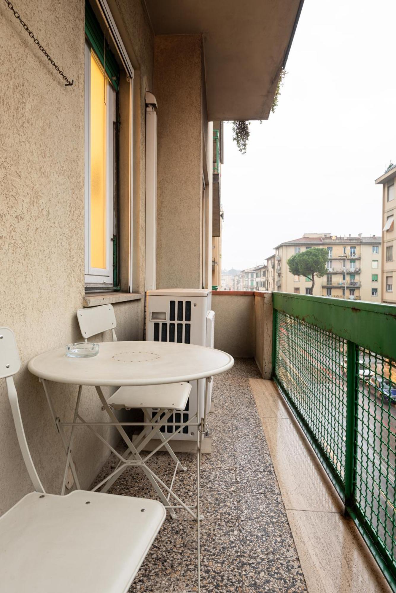 Comfortable 10 Minutes From Center Apartment Florenz